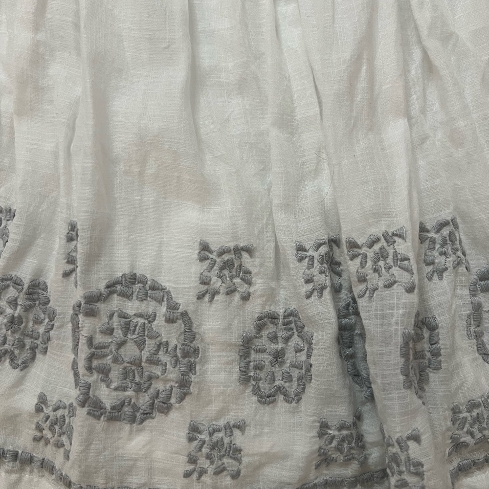 Hollister White and Gray Embroidered Cotton Skirt Size Small - Picture 3 of 5